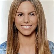 Maestra de infantil y primaria, especialidad en inglés. Ubicación en Málaga.